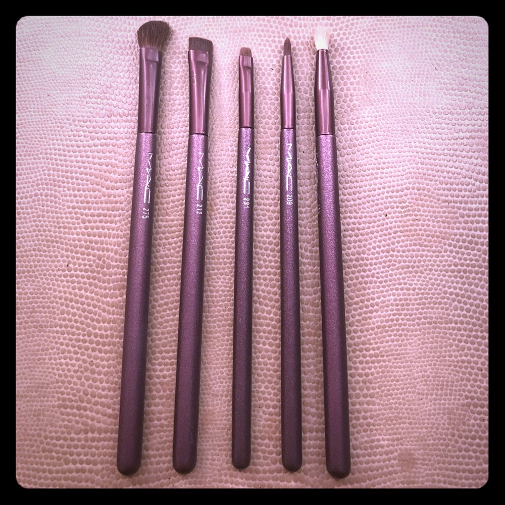 5 MAC Makeup Brushes 🖌️